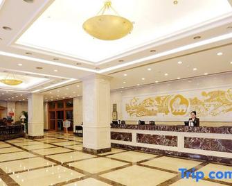 Zhongshan Hotel - Nanjing - Front desk