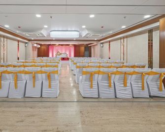 Rooms To Go - Indian Guest only - Vadodara - Αίθουσα συνεδρίου