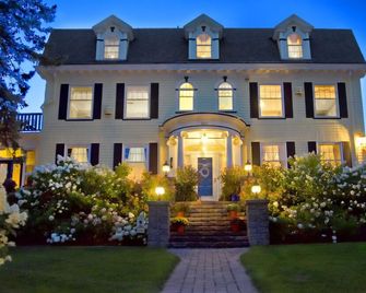 A G Thomson House Bed and Breakfast - דולות' - בניין