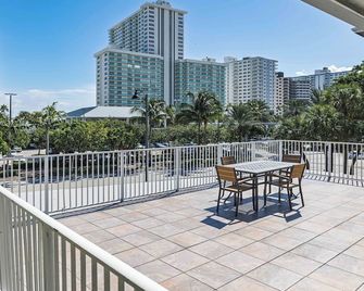 أوشن ريف هوتل - فورت لاودردال - شرفة