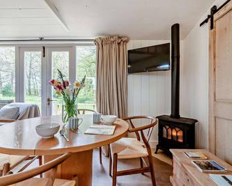 Two dog friendly holiday properties with hot tub - Keepers Homes - Birdlip - Dining room