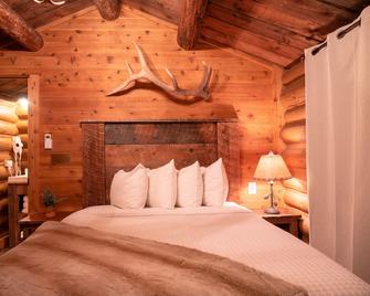 Elkhorn Cabins And Inn - West Yellowstone - Bedroom