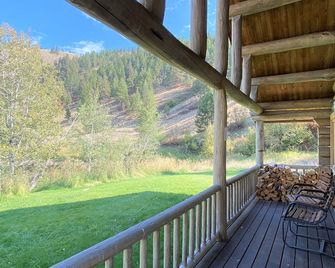Rye Creek Lodge - Darby - Balcony