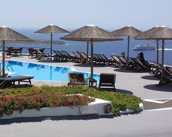 Lioyerma Windmill Villa With Outdoor Hot Tub - Oia - Piscina