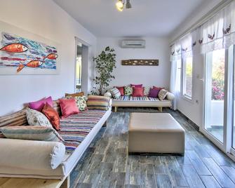 Kefi Beach & Suites - Ortakent-Yahşi - Living room
