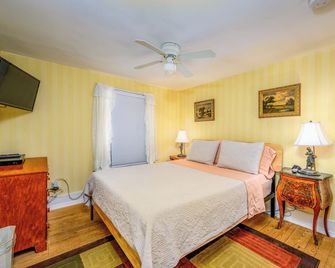 Country Room. Cozy room with a Queen-Size bed, en-suite bathroom, and FREE breakfast. Sleeps 2. - Maplecrest - Habitación