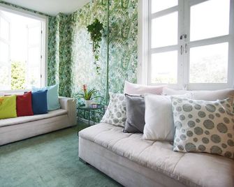 The Steady - Los Angeles - Living room