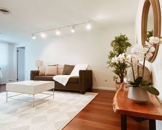 Buddha’s Home Stay -A Tranquil Oasis Awaits! - Scotch Plains