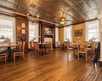 Treehouse At Fernstone | 1br,1ba, Hot Tub, Secluded - Farmington - Restaurant