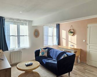 Appartement T2 cosy à 5min à pieds de la gare - Valenciennes - Living room