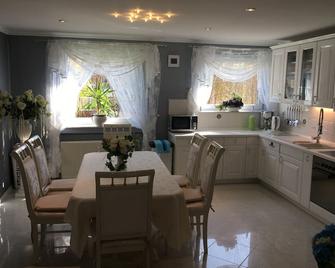 5 Sterne Ferienwohnung Cattaleya - Emden - Essbereich