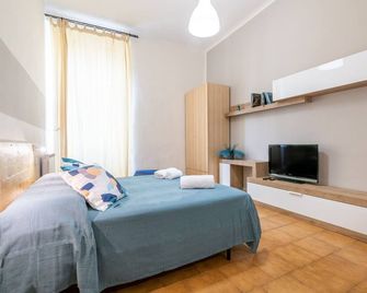 Travel & Station Apartment by Pleiades Home - Ліворно - Спальня