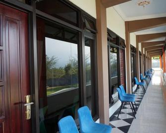 Hotel Surya Indah Batu Malang - Batu - Balcony