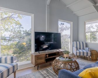 Lakeside Hideaway with amazing views - Bowie - Sala de estar