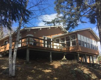 Gorgeous Lake of the Woods Cabin - Kenora - Building