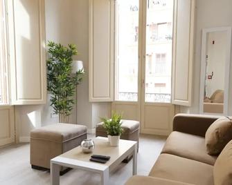 Apartamentos Pinar Malaga Centro - Malaga