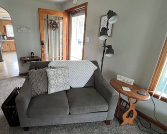 Heritage House - Orrville, OH … minutes to Amish Country! - Orrville - Sala de estar