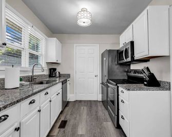 Charlotte Luxury 3br Home Noda - Charlotte - Kitchen