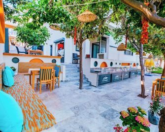 Sardunya Andifli Otel - Kaş - Patio