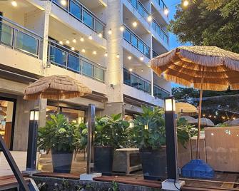Cheonjiyeon Crystal Hotel - Seogwipo - Building