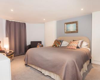 The Art Studio - Bath - Bedroom