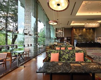 Alishan Hotel - Alishan Township - Lobby