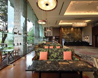 Alishan Hotel - Alishan Township - Lobby