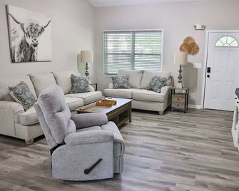 Centrally located, freshly updated home in Oxford - Oxford - Wohnzimmer