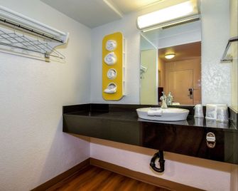 Motel 6-Corona, Ca - Corona