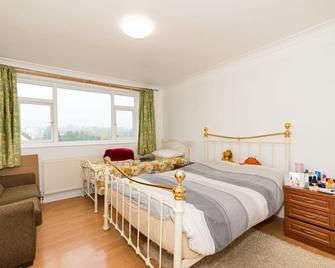 Forest View Bright Apartment - Barnet - Bedroom