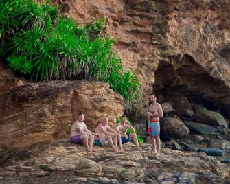 We Are Surfers Hotel - Weligama