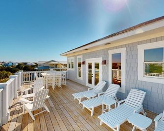 Luxury Beach House, Ocean Views, 2 Huge Decks, 4 Kings, Both Clubs, Close to Beach w/Gourmet Kitchen - Bald Head Island - Balcón