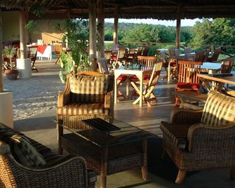 Manyatta Camp - Voi - Pati