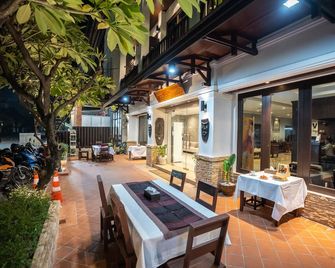 Vongkhamsene Boutique Hotel - Vientiane - Serambi