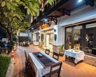 Vongkhamsene Boutique Hotel - ויינטיאן - פטיו