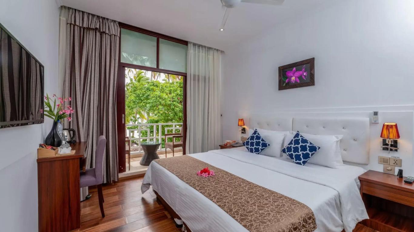 Sun Tan Beach Hotel