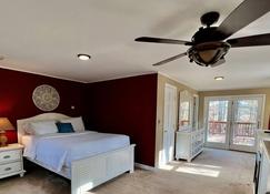 Gilford Central Retreat - For all your Vacation Needs! - Gilford - Bedroom