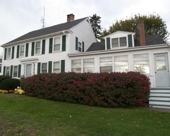 Cedar Crest Inn - Camden - Building