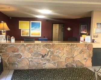 Days Inn by Wyndham Abilene - Abilene - Receptionist