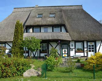 Reethäuser auf Rügen - Middelhagen - Gebäude