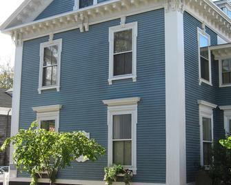 Downtown Apartments for rent- 1 & 2 bedroom apartments available - Nantucket - Bâtiment