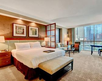 No Resort Fee ! Strip View Suite - Pools & Valet - Las Vegas - Bedroom