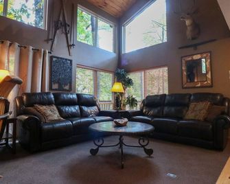 Wildwood Lodge -5 min. to Raystown Lake & Allegrippis Trails - Huntingdon - Huiskamer