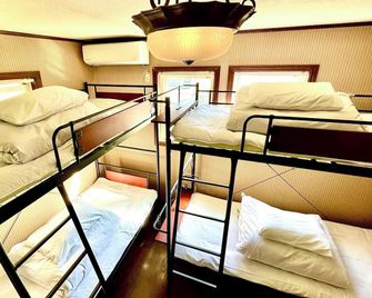 Iza Kamakura Guest House And Bar - Kamakura - Kamar Tidur