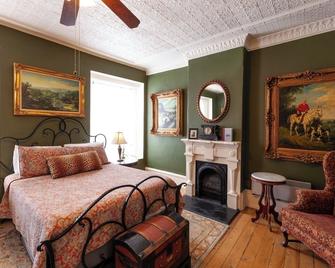 Governors Room - Historic Hotel - Cimarron - Bedroom