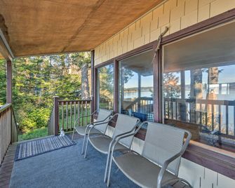 Cozy Beachouse: View & Deck, Steps from Skagit Bay - La Conner - Balkon