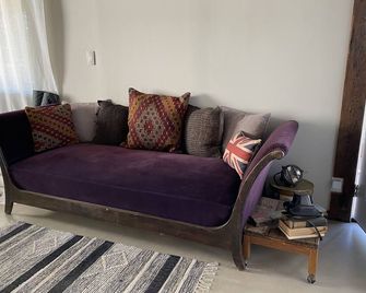 Joshua Tree Monument Entrance Outside Your Front Door - Joshua Tree - Living room