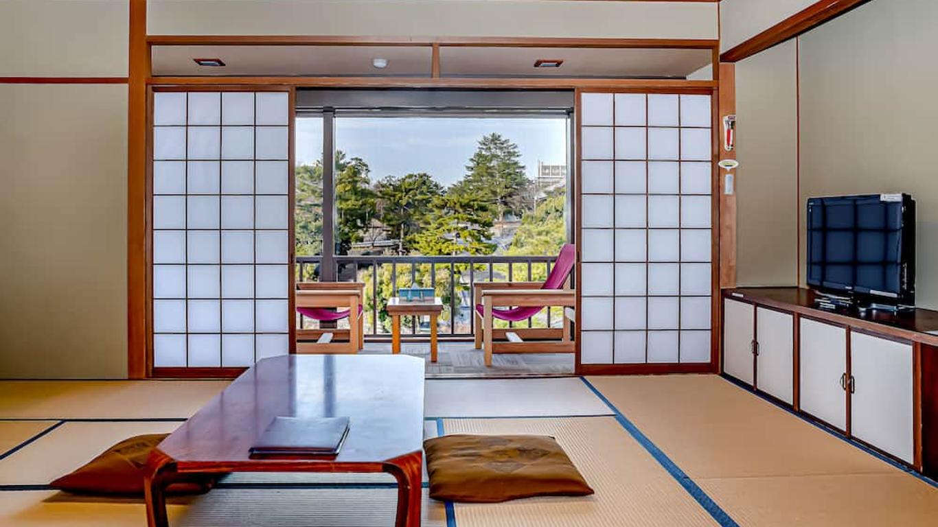Nara Visitor Center And Inn