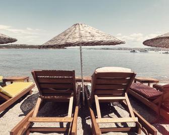 Hotel Erol - אייבאליק - פטיו