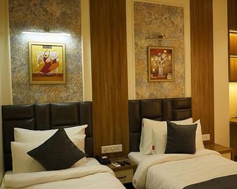 Hotel Silver Pearl - Alīgarh - Bedroom